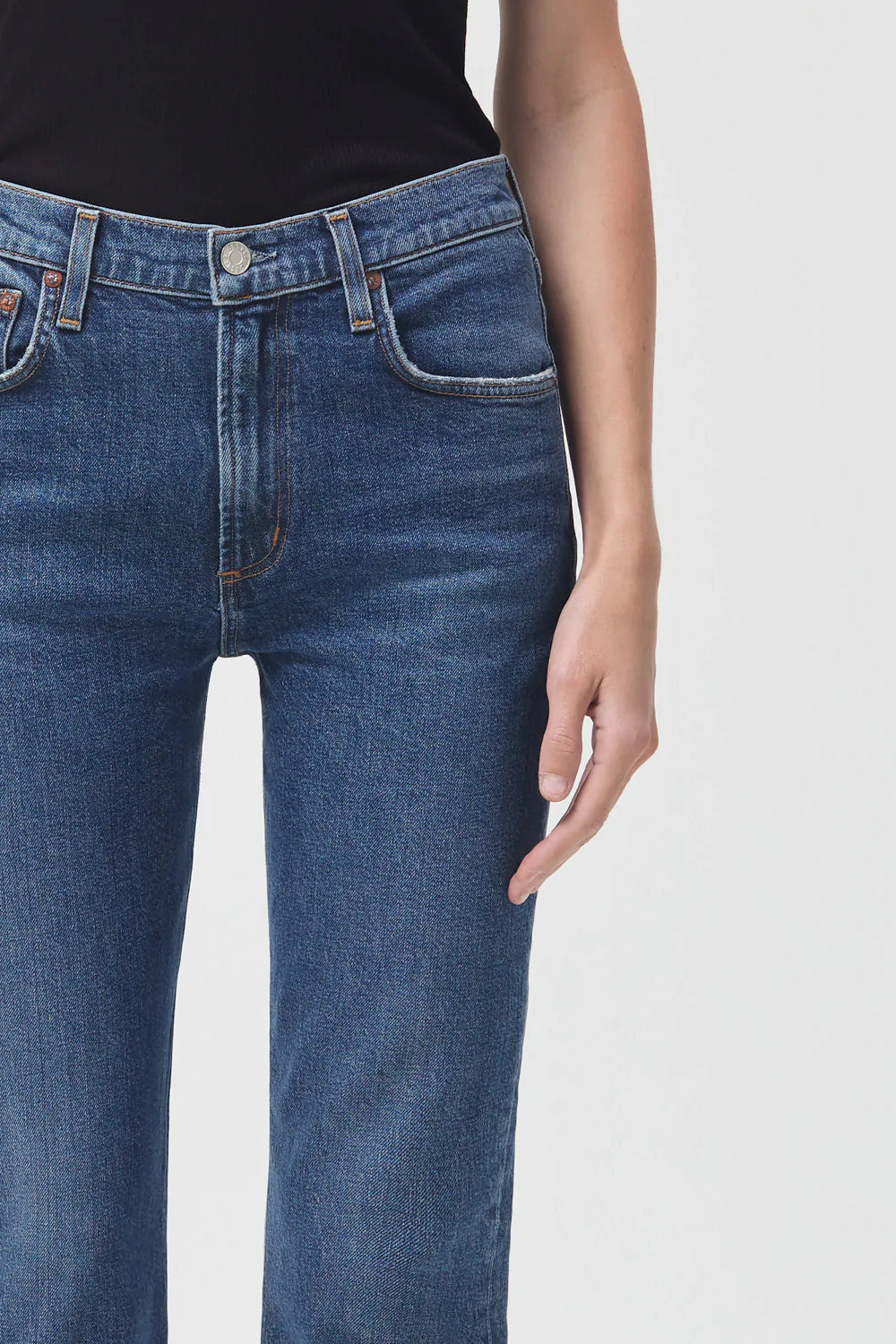 Sculpture Aura Mid Rise Straight Jean