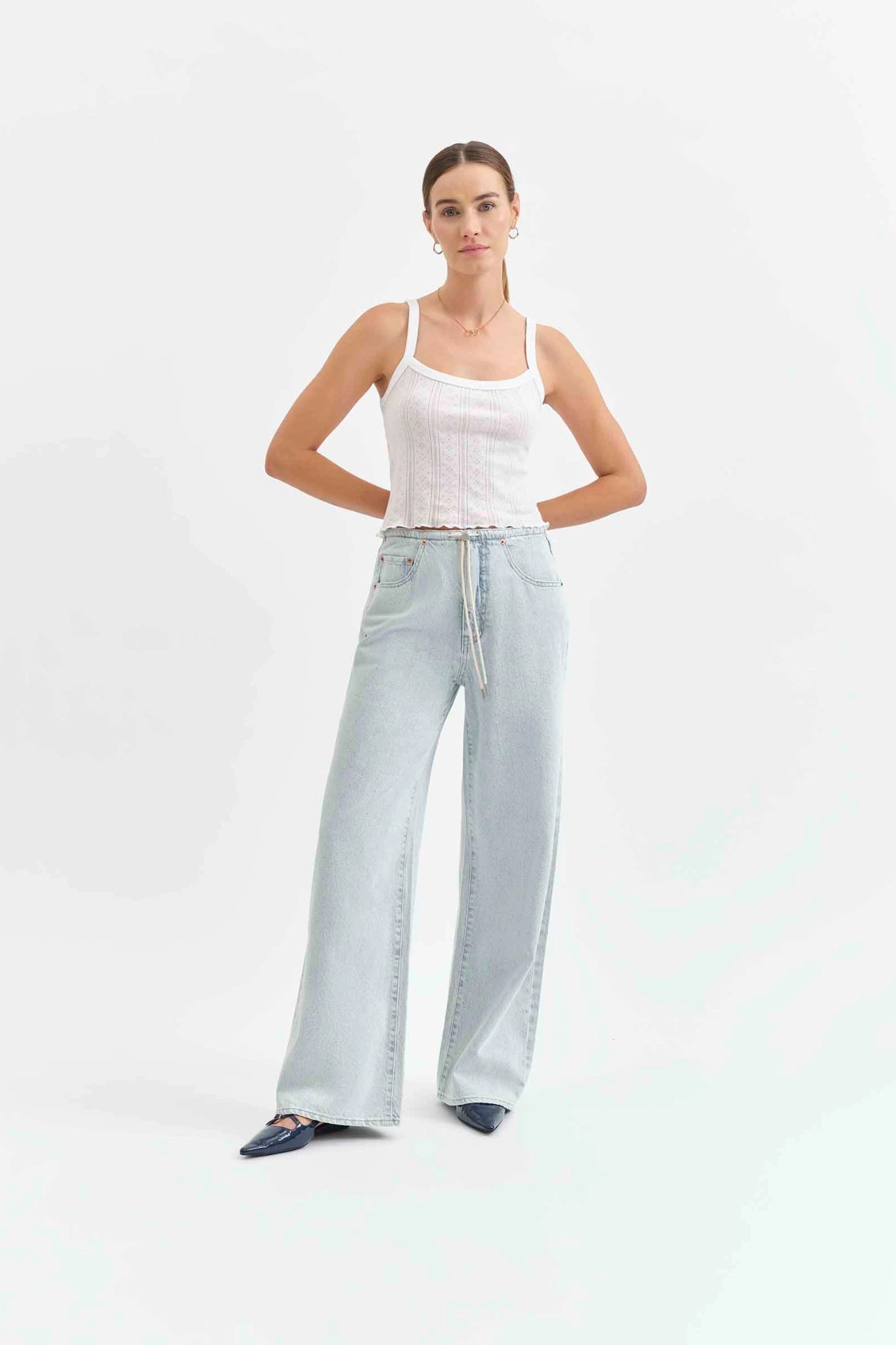 Ámbar Mid Rise Wide Leg Jean