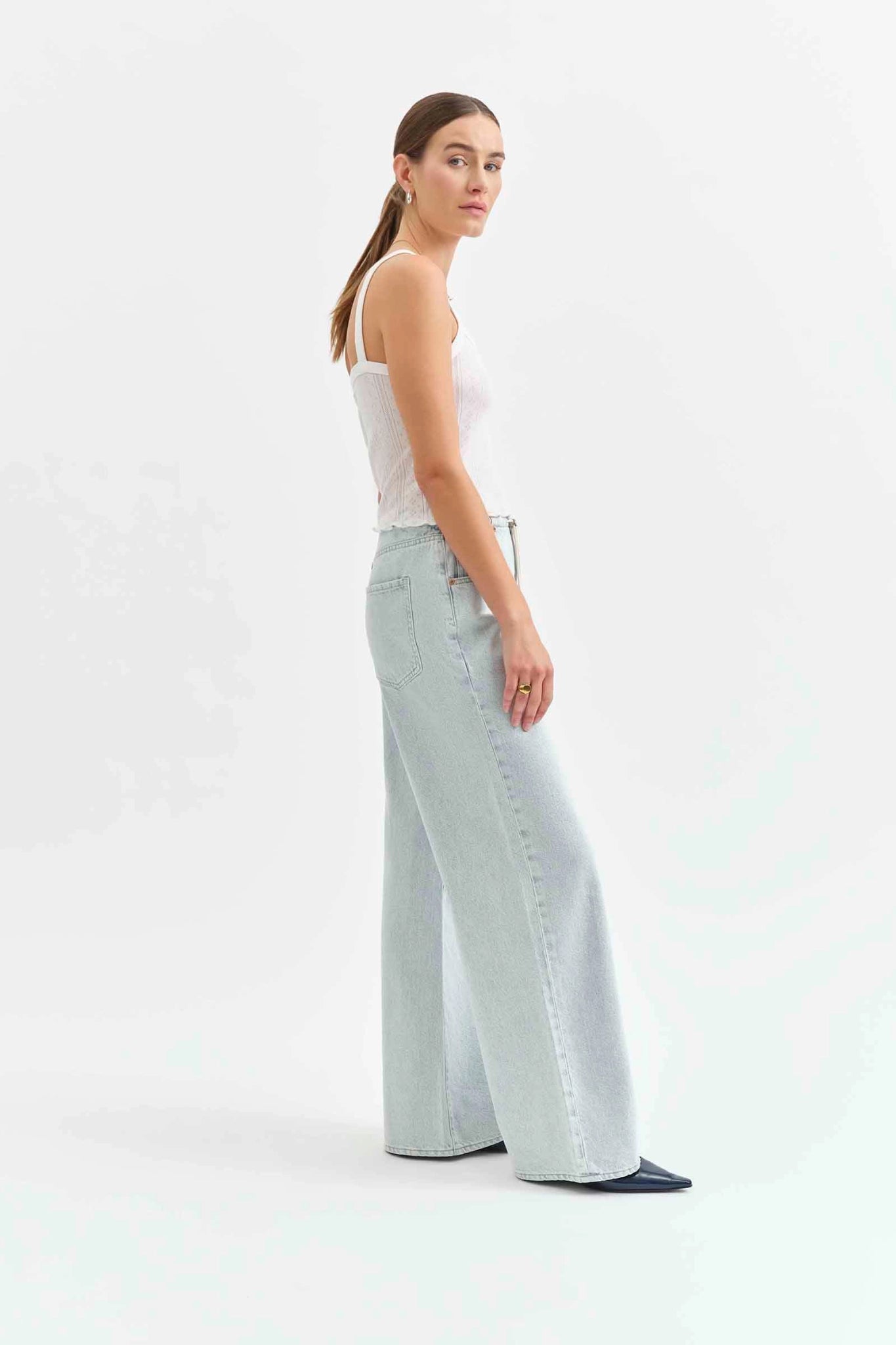 Ámbar Mid Rise Wide Leg Jean