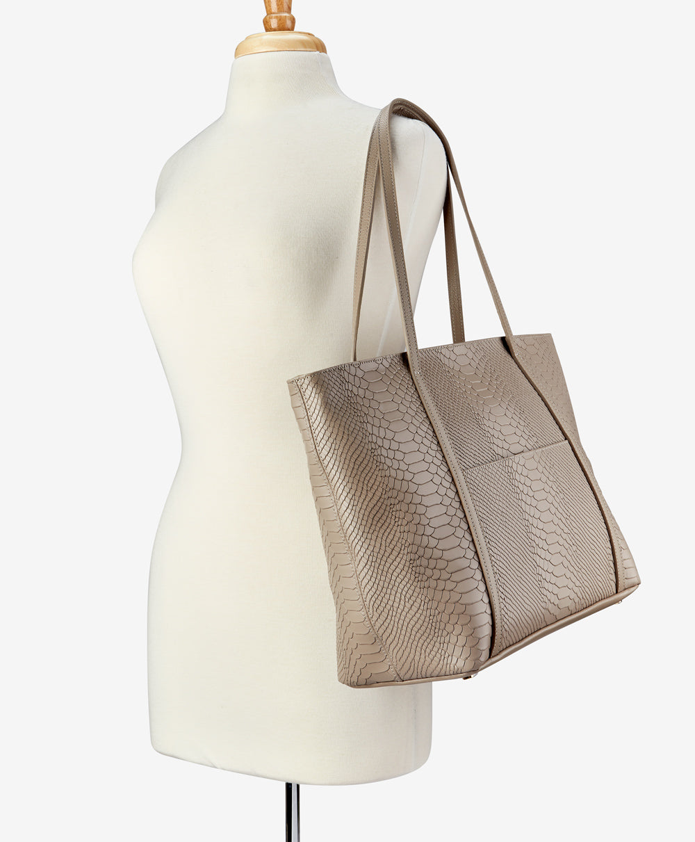 Fina Brise Travel Tote